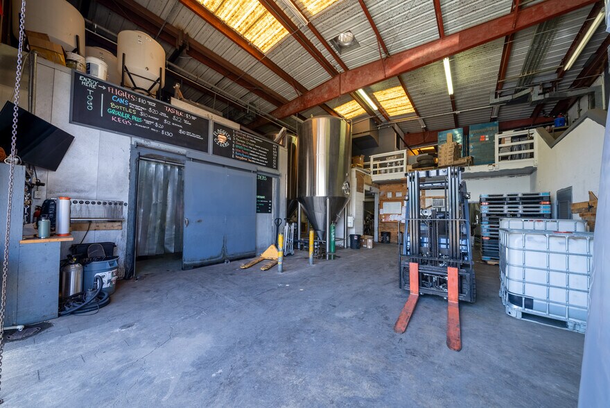 More Photos Of 2003 Colburn St, Honolulu Warehouse For Sale