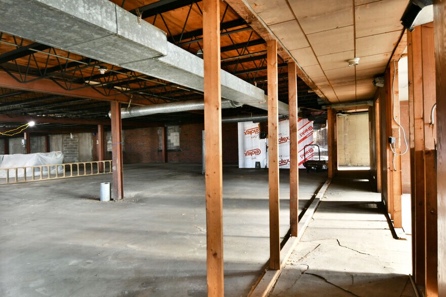 More Photos Of 944 W Rayen Ave, Youngstown Industrial For Sale