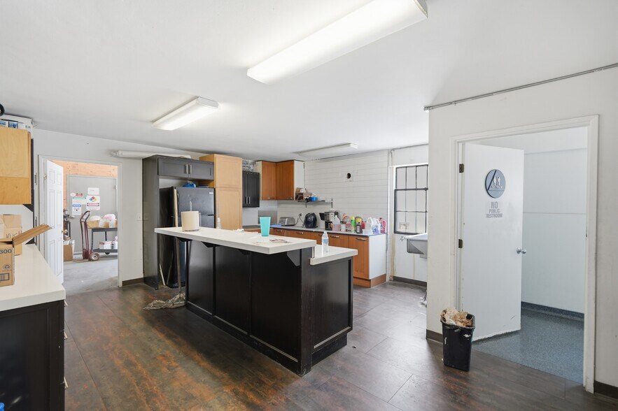 More Photos Of 710 S Main St, Santa Ana Freestanding For Sale