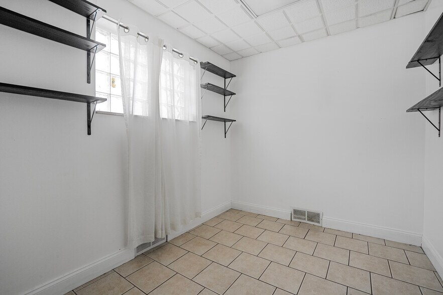 More Photos Of 24336 Michigan Ave, Dearborn Freestanding For Lease