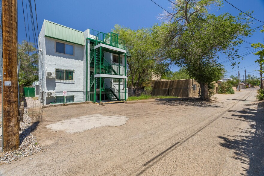 Primary Photo Of 2104 Lead Ave SE, Albuquerque Apartments For Sale