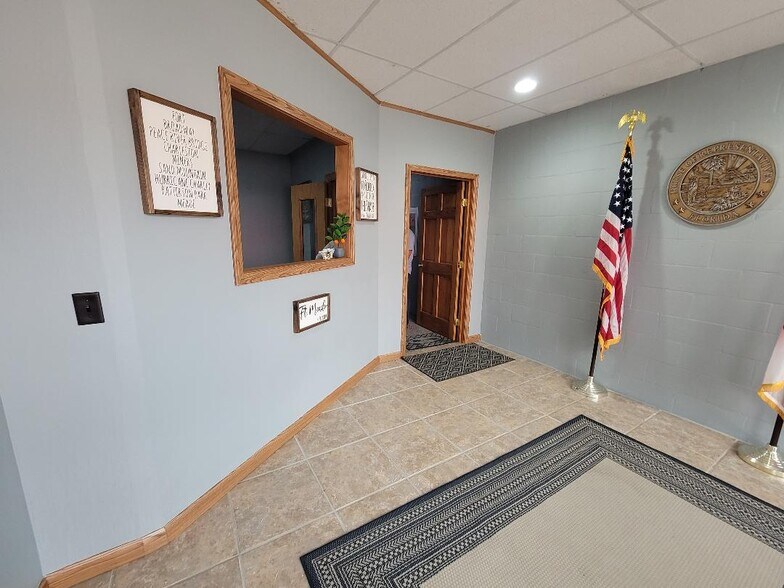 More Photos Of 107 Broadway St, Fort Meade Office For Sale