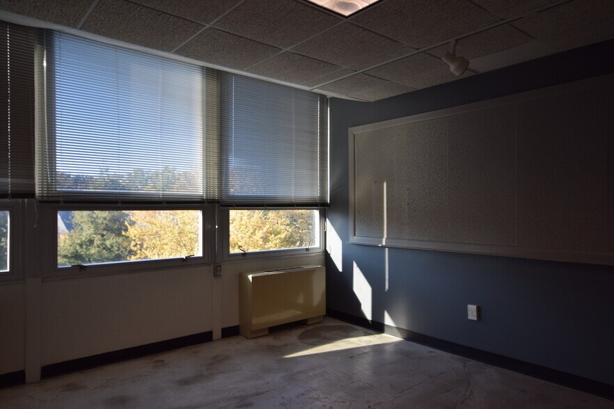 More Photos Of 200 Little Falls St, Falls Church Office For Lease
