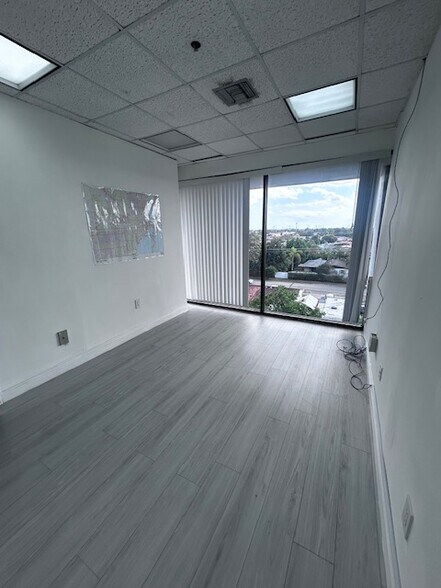 More Photos Of 900 W 49th St, Hialeah Medical For Lease