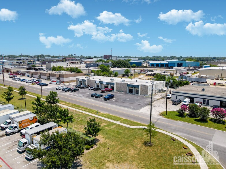 Primary Photo Of 5410-5422 Schertz Rd, San Antonio Light Manufacturing For Lease
