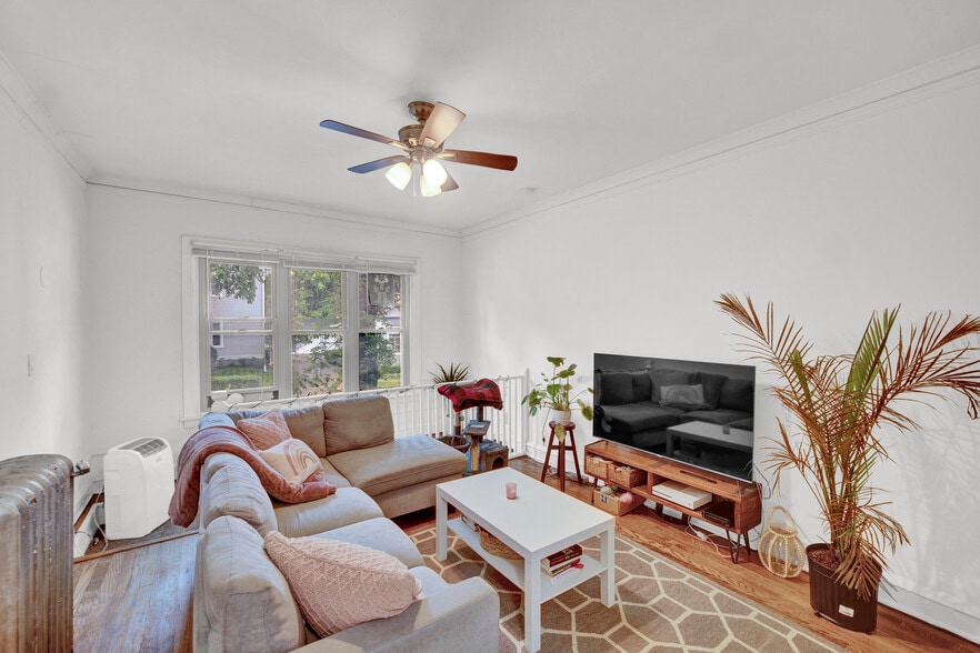 More Photos Of 1024 Noyes St, Evanston Apartments For Sale