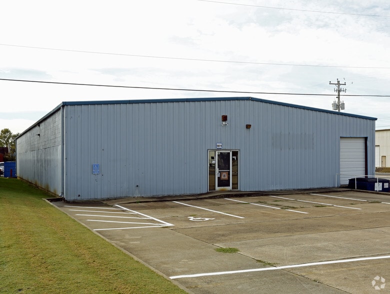 More Photos Of 5071 Wilfong Rd, Memphis Warehouse For Sale