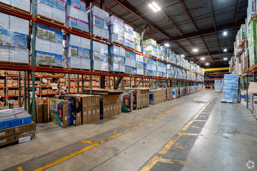 More Photos Of 10600 Corporate Dr, Stafford Warehouse For Lease