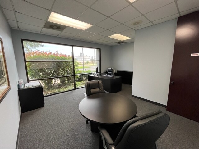 More Photos Of 5114 Railroad St, Deer Park Warehouse For Lease