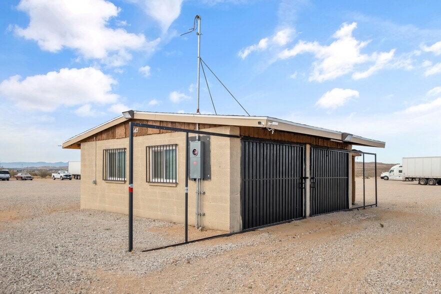 More Photos Of 18142 Navajo Rd, Apple Valley Truck Terminal For Lease