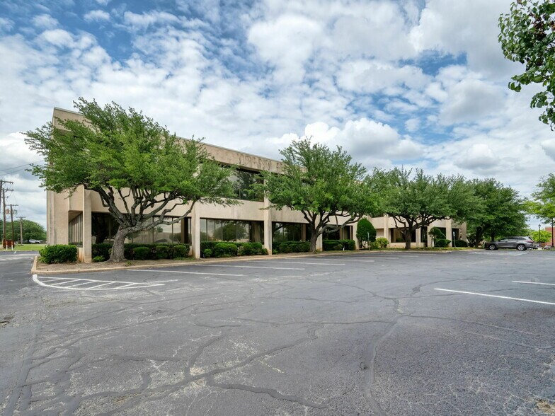 More Photos Of 515 W Southwest Loop 323, Tyler Office For Lease