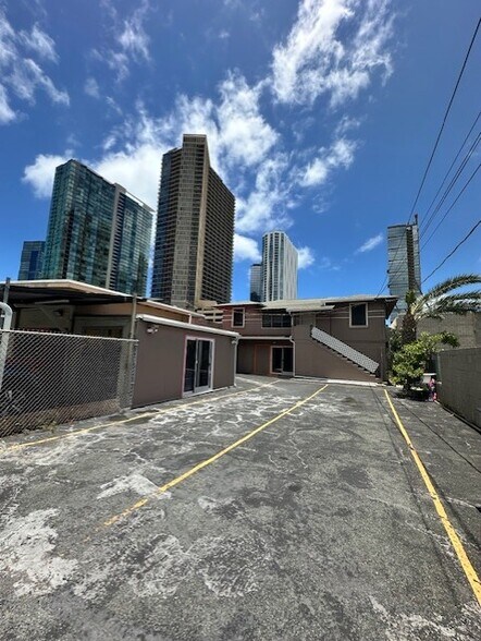 More Photos Of 961 Kawaiahao St, Honolulu Restaurant For Lease