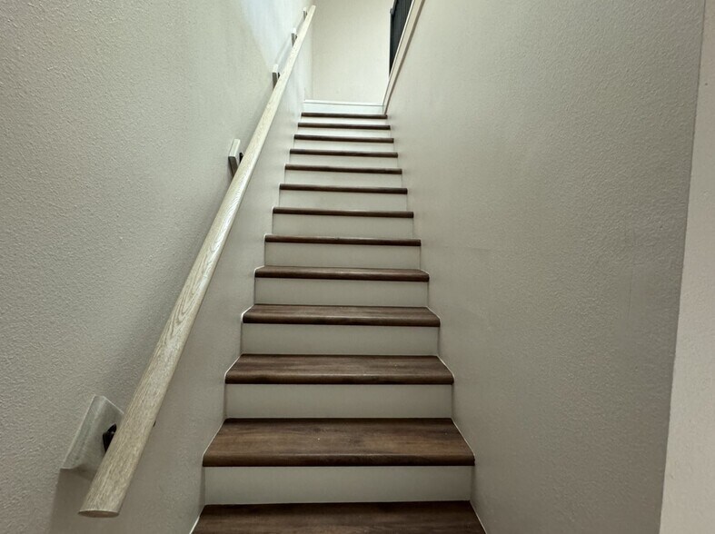 More Photos Of 2403 E 4th Ave, Tampa Warehouse For Lease