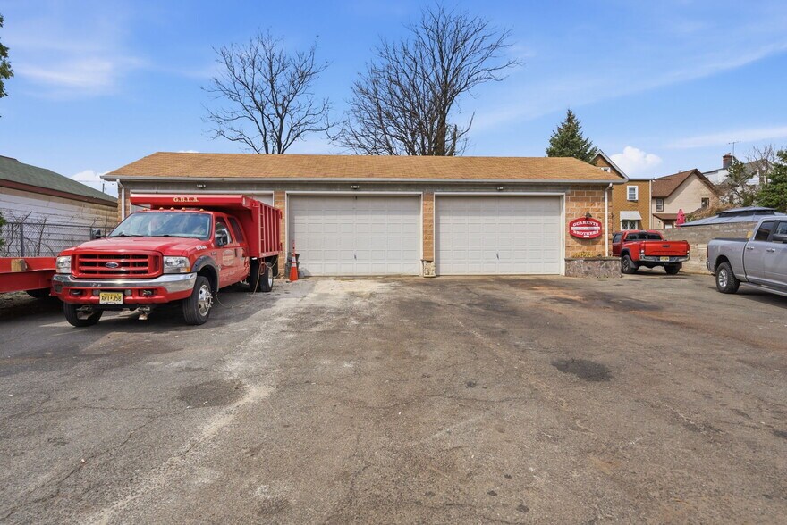 More Photos Of 435-437 Burnside St, Orange Specialty For Sale