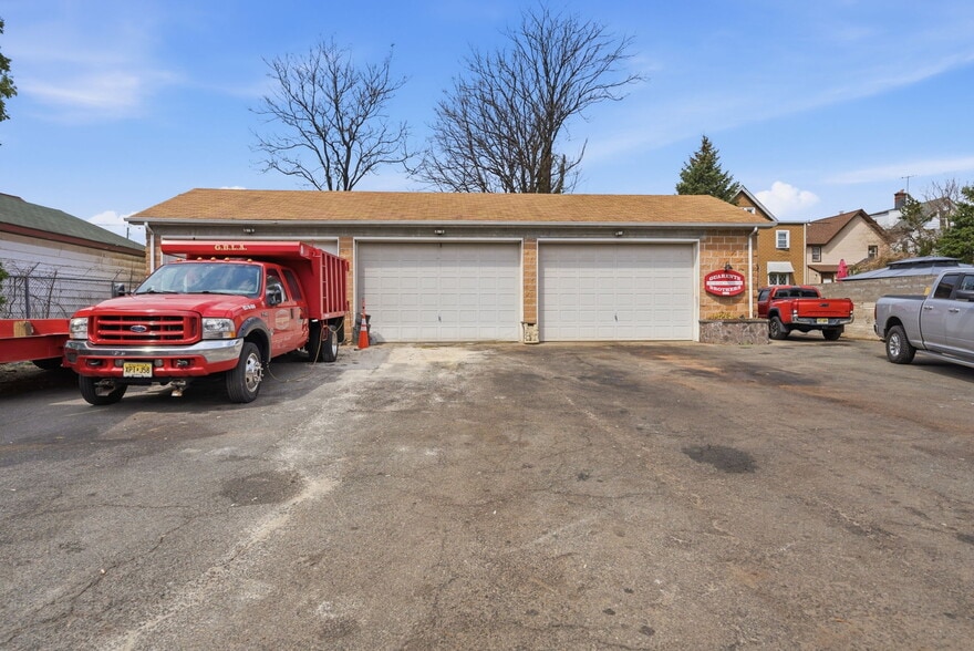 More Photos Of 437-438 Burnside St, Orange Warehouse For Sale