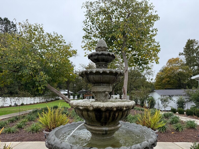 More Photos Of 102 Live Oak St, Tabor City Restaurant For Sale