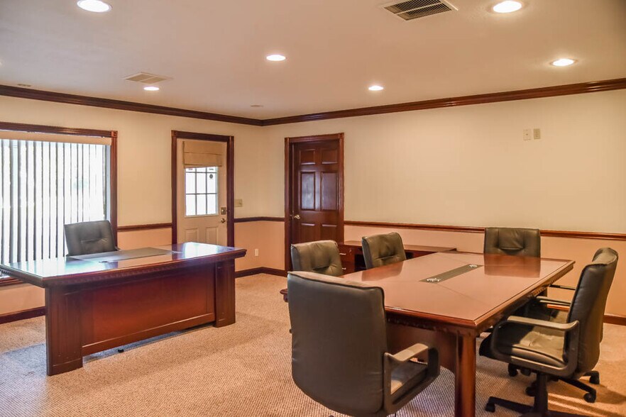 More Photos Of 3726 Cleveland Ave, Canton Freestanding For Lease