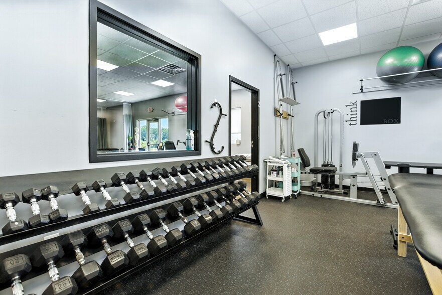 More Photos Of 2221 John Williams Blvd, Bedford Office For Sale