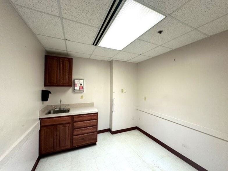 More Photos Of 301 W 1st St, Dayton Medical For Sale