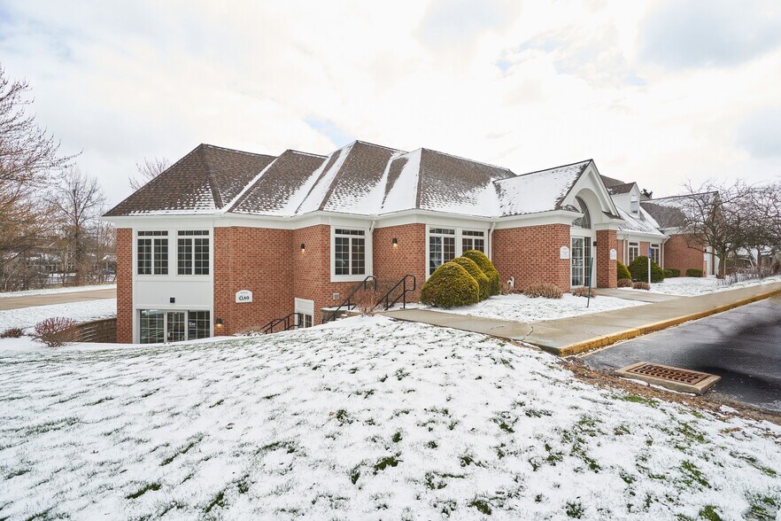 More Photos Of 799 White Pond Dr, Akron Office For Lease