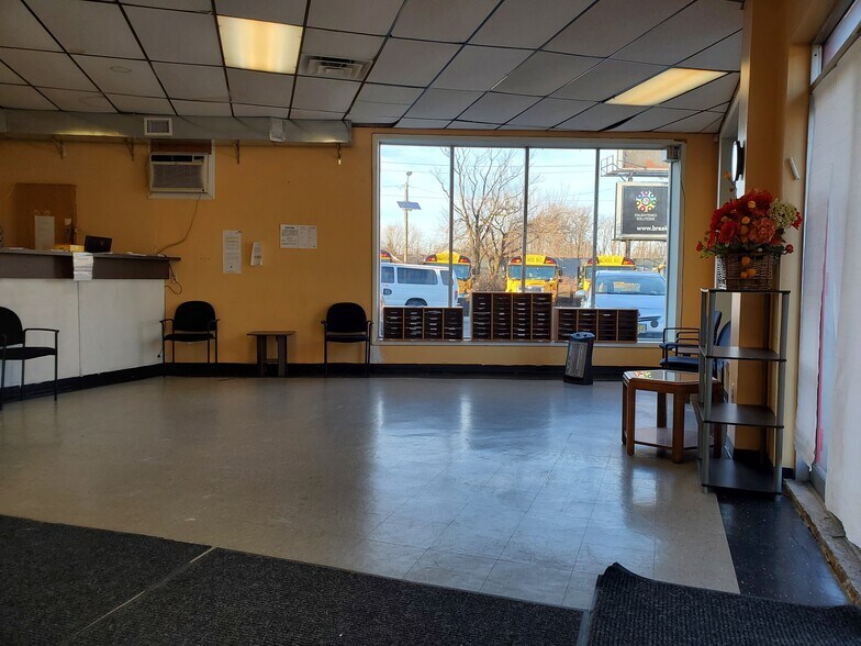 More Photos Of 2835 Crescent Blvd, Collingswood Light Manufacturing For Lease