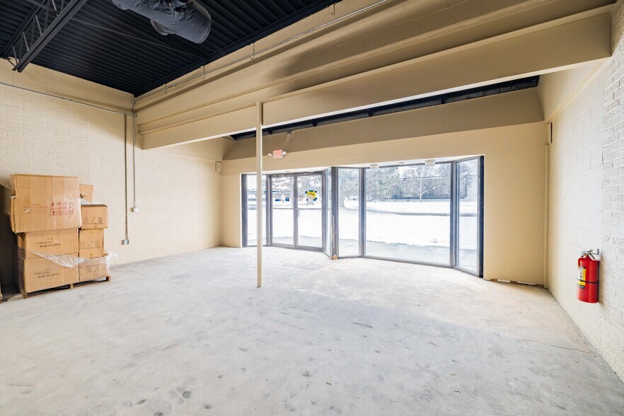 More Photos Of 29330-29350 Stephenson Hwy, Madison Heights Warehouse For Lease