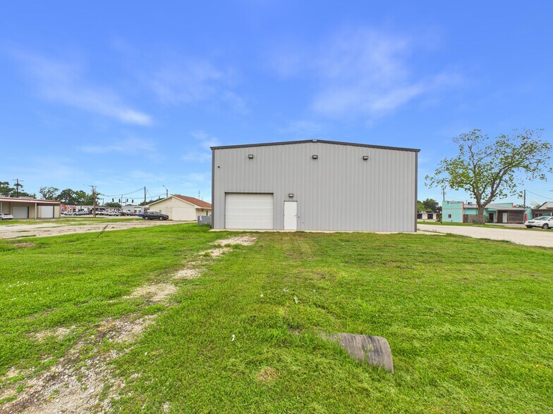 More Photos Of 431 S 17th St, West Columbia Warehouse For Lease