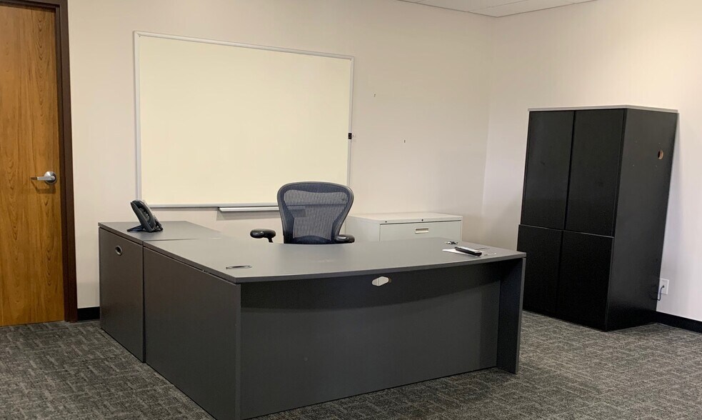 More Photos Of 10828 NW AirWorld Dr, Kansas City Industrial For Lease