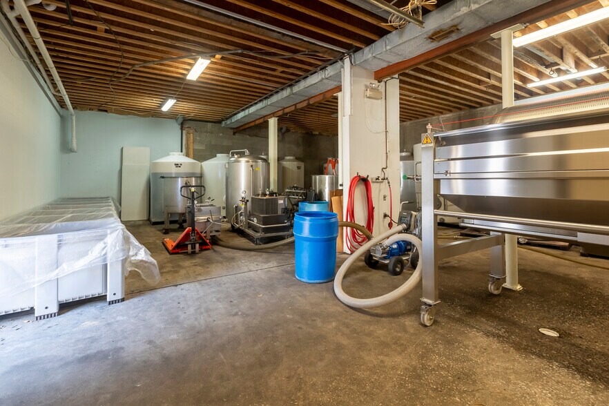 More Photos Of 14391 IL-37, Whittington Winery Vineyard For Sale