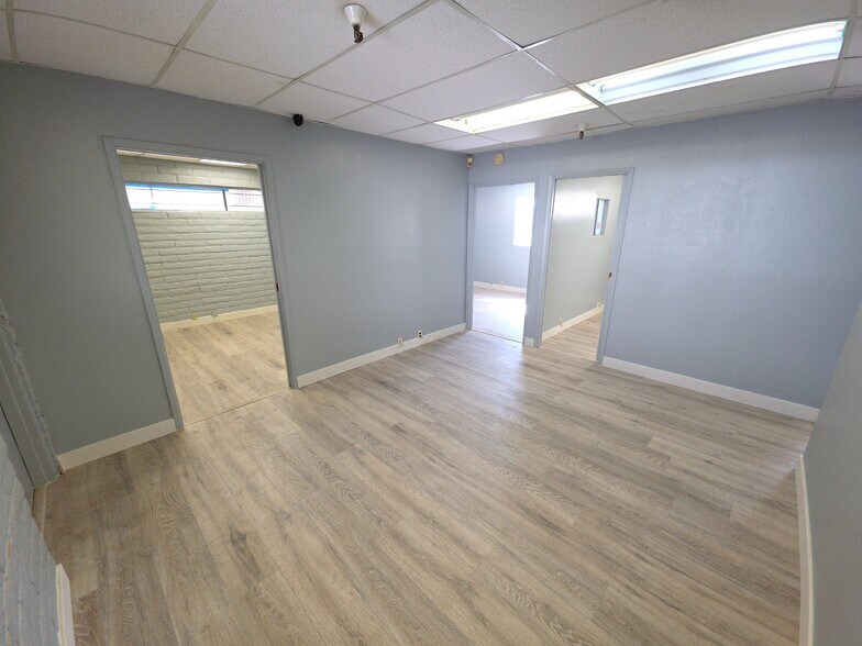 More Photos Of 3250 Palm Pky, Las Vegas Warehouse For Lease
