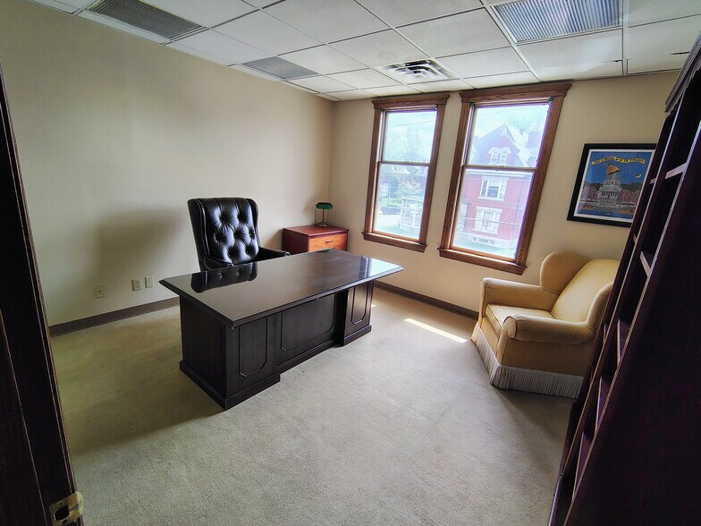 More Photos Of 1337 Virginia St, Charleston Office For Sale