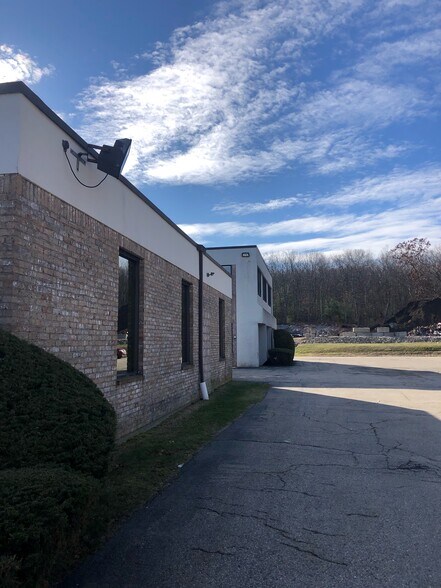 More Photos Of 90 Douglas Pike, Smithfield Office For Lease