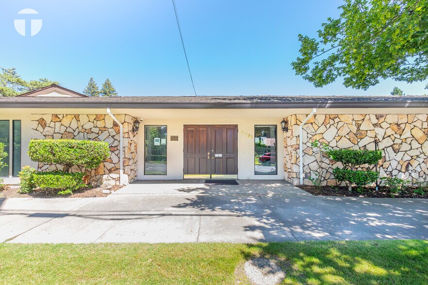 More Photos Of 2685 Riverside Blvd, Sacramento Funeral Home For Sale