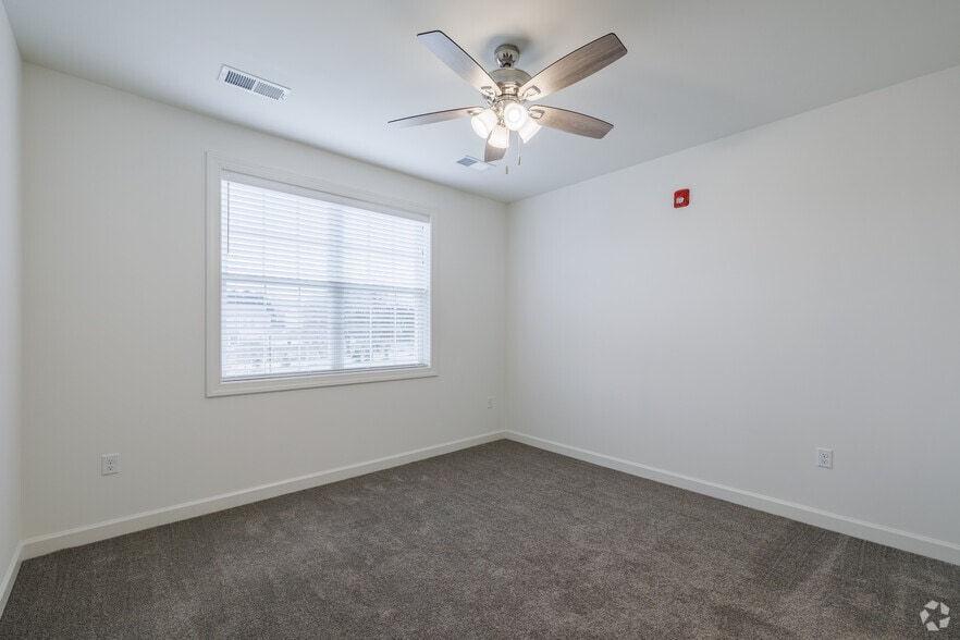 More Photos Of 41 Wttr Ln, Westminster Apartments For Sale