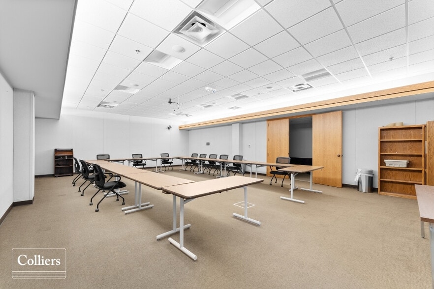 More Photos Of 305 E Main St, Siloam Springs Office For Sale