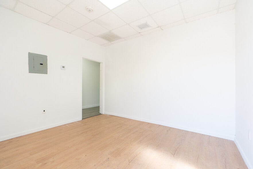 More Photos Of 7506-7560 NW 70th St, Miami Unknown For Lease