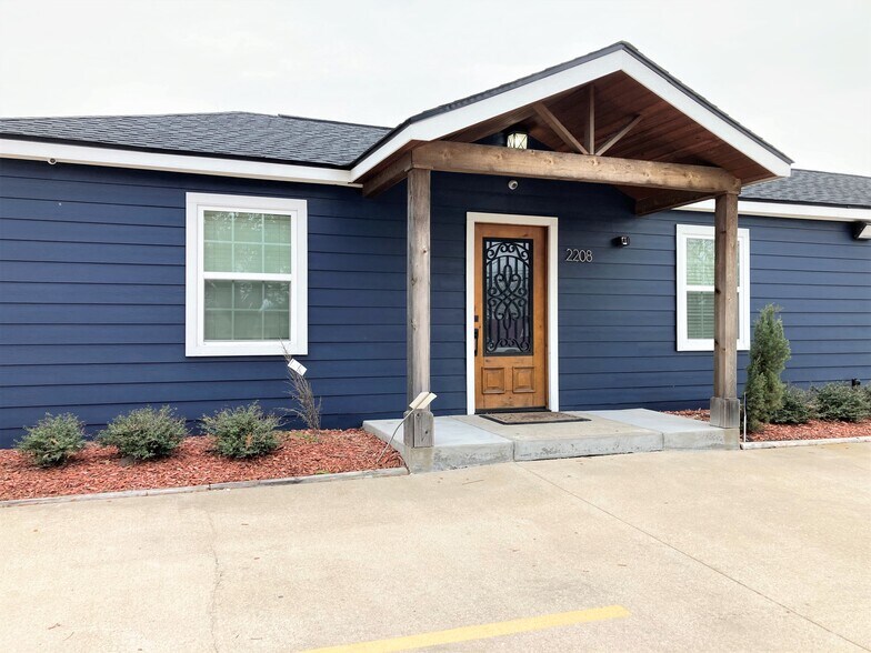 Primary Photo Of 2208 Strawberry Rd, Pasadena Office Residential For Sale