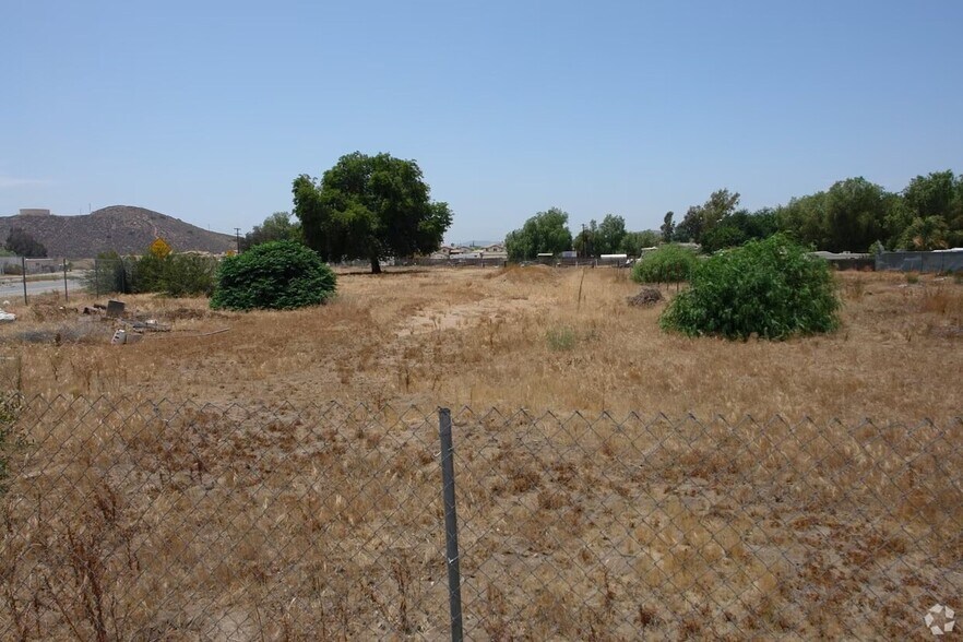 More Photos Of 10180-10190 Riverford Rd, Lakeside Land For Lease