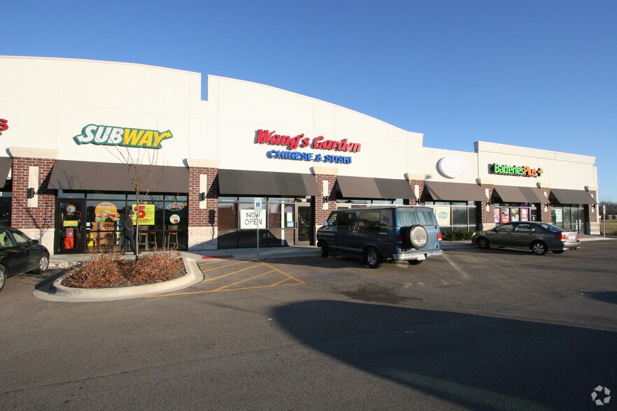 More Photos Of 2933 Kirk Rd, Aurora Freestanding For Lease