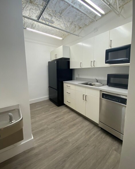 More Photos Of 4565 Ponce de Leon Blvd, Coral Gables Office For Lease