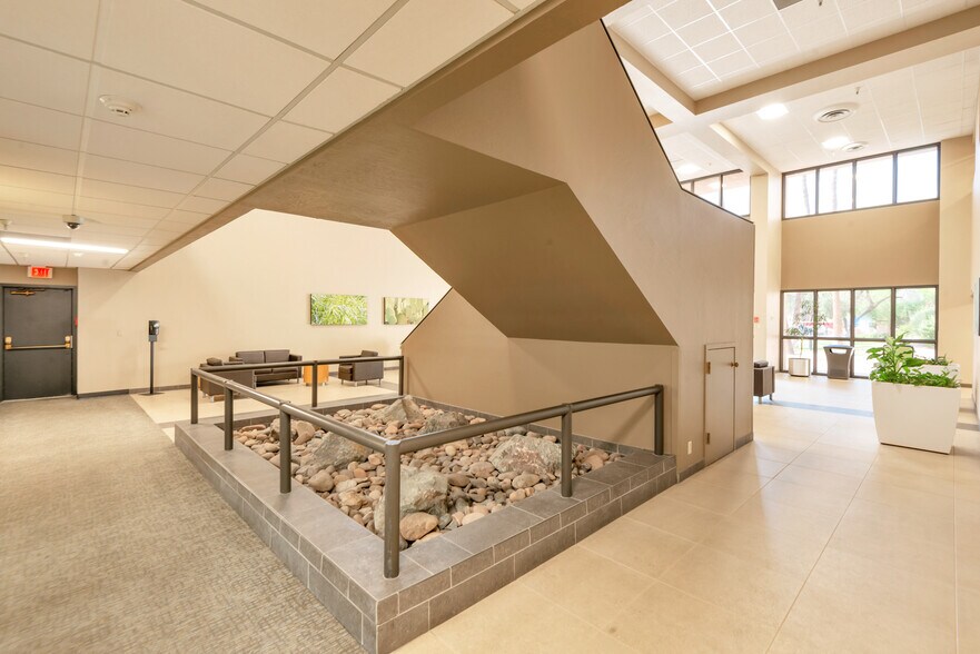 More Photos Of 10250 N 92nd St, Scottsdale Medical For Lease