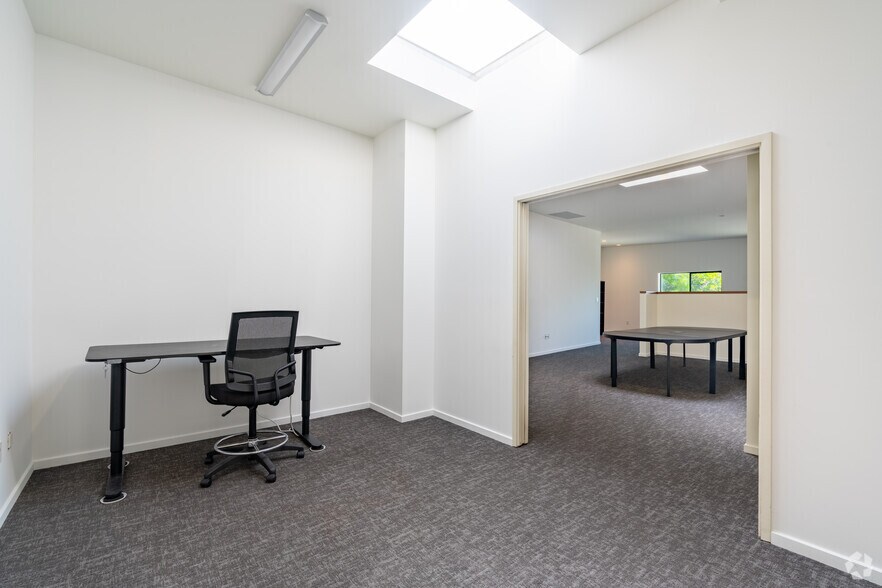 More Photos Of 13360 Beach Ave, Marina Del Rey Light Distribution For Lease