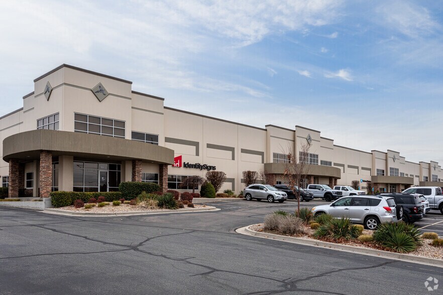 More Photos Of 9867 S Sandy Pky, Sandy Unknown For Lease