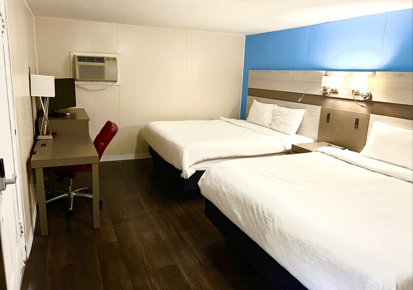 More Photos Of 1330 Main St, Turbeville Hotel For Sale