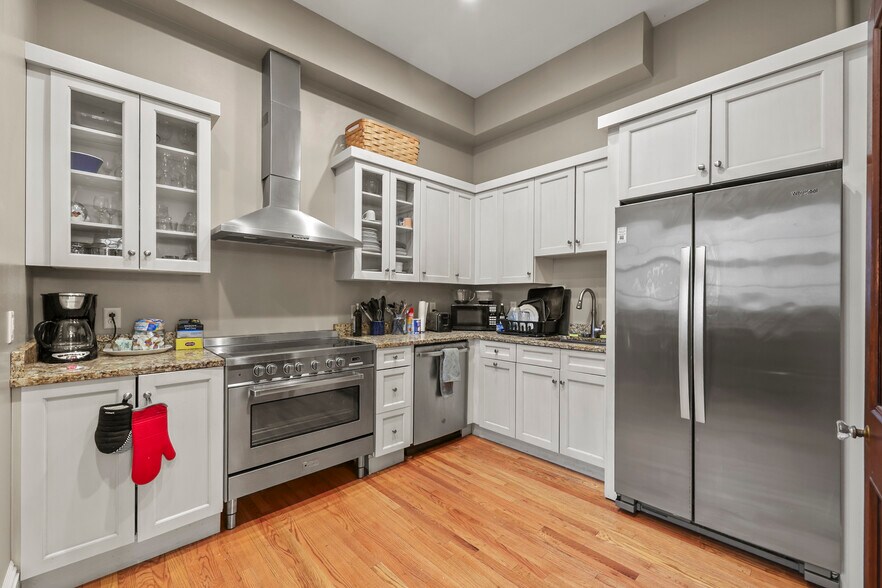 More Photos Of 74 Wendell Ave, Pittsfield Hotel For Sale