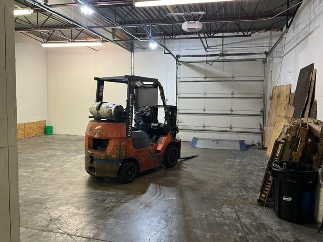 More Photos Of 2525 Nevada Ave N, Golden Valley Light Distribution For Sale