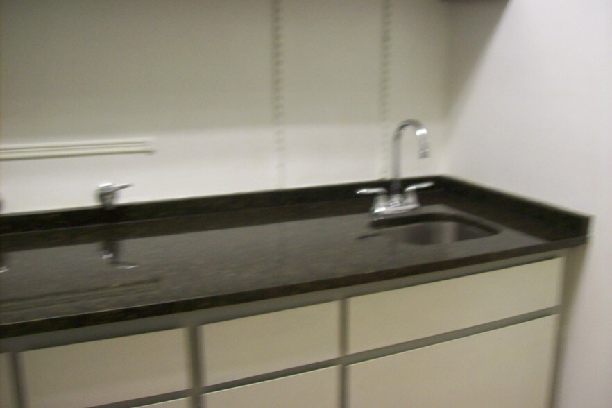 More Photos Of 23030 Mooney St, Farmington Medical For Lease