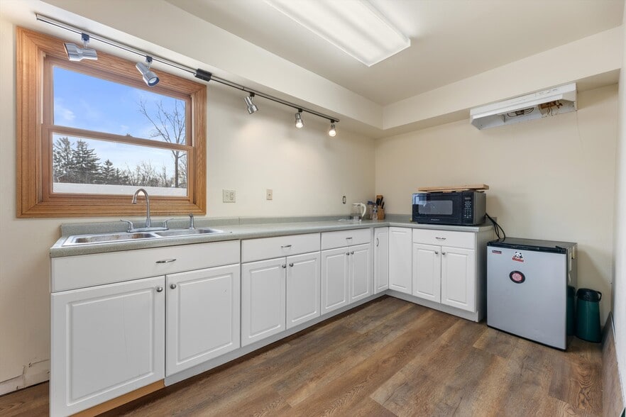 More Photos Of 11801 W Janesville Rd, Hales Corners Office For Sale