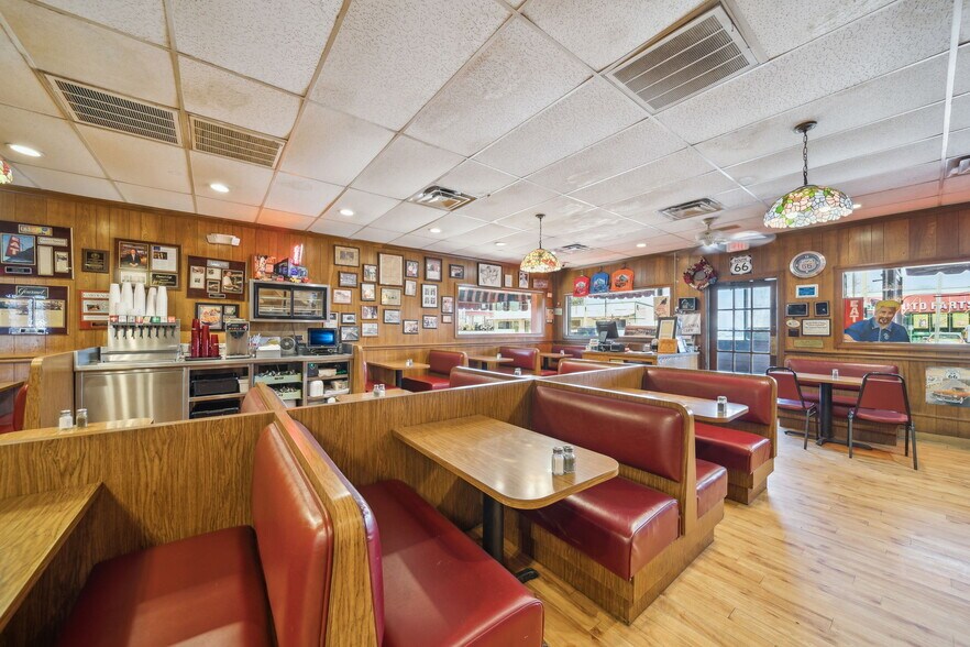 More Photos Of 319 E Illinois Ave, Vinita Restaurant For Sale