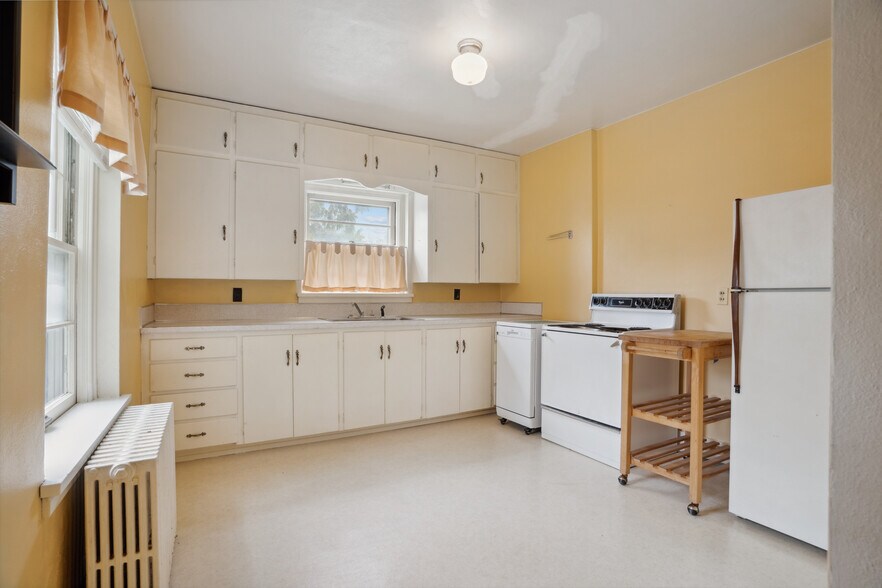 More Photos Of 107 E Madison St, Mount Pleasant Healthcare For Sale